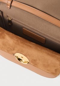 Furla SFERA CROSSBODY ROUND - Taška cez plece - light brown