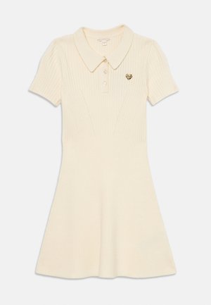 Μίντι φόρεμα polo με κοντό μανίκι σε κρέμα απόχρωση, με ριγωτή υφή, εφαρμοστό κορσέ, φαρδύ φούστα, διαθέτει γιακά και μικρό χρυσό έμβλημα στο στήθος.
