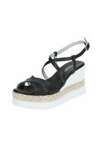 Sandalia de cuña de cuero negro con tiras entrelazadas, suela de plataforma blanca y detalle de yute alrededor de la base. Incluye una correa ajustable en el tobillo.