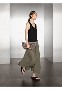 Thumbnail Image 4