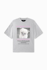 Hall halli T-särk, millel on valge kassi grafikaga print, mille all on roosa tekst "KADUNUD KASS" ning kontaktandmed auhinna kohta.