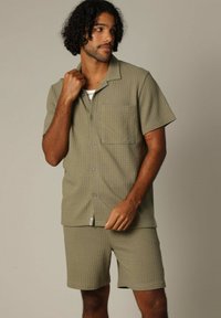 Non sélectionné, Light Khaki