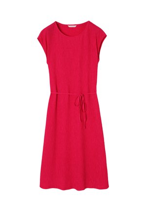 Rochie roșie, de lungime până la genunchi, cu un croi lejer, mâneci scurte tip capac, decolteu rotund și un cordon legat în talie. Fabricată dintr-un material texturat.