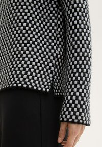 TOM TAILOR MIT STEHKRGEN - Strickpullover - black grey knit structure