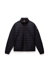 Zwarte geïsoleerde jas met een staande kraag, gequiltde textuur, oranje ritsaccenten en twee voorzakken. Lichtgewicht en slank ontwerp.