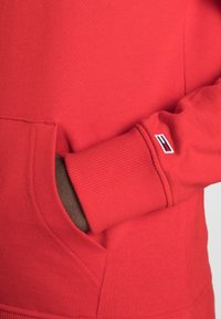Tommy Jeans Mikina s kapucí - red