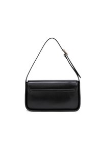 Borsa a tracolla rettangolare in pelle nera con una singola tracolla, superficie liscia e dettagli di cucitura discreti lungo i bordi.