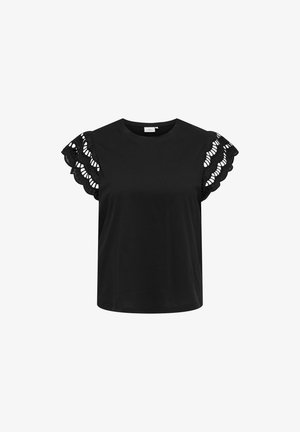 Fekete rövid ujjú blúz fodros csipkés kivágásokkal az ujjakon és kerek nyakkivágással, fehér háttéren.