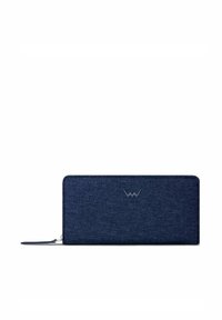 Námořnická modrá peněženka vyrobená z texturované látky se hladkým zipem a embosovaným logem. Elegantní obdélníkový tvar s minimalistickým designem.