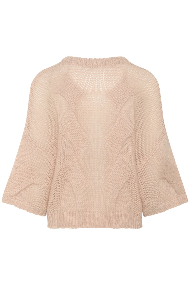 Lichtroze gebreide pullover met een losse pasvorm, brede mouwen en textuurpatronen in golven. Voorzien van een ronde halslijn en een ribgebreide zoom.