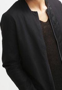 Tiger of Sweden Jeans Stickad tröja - black