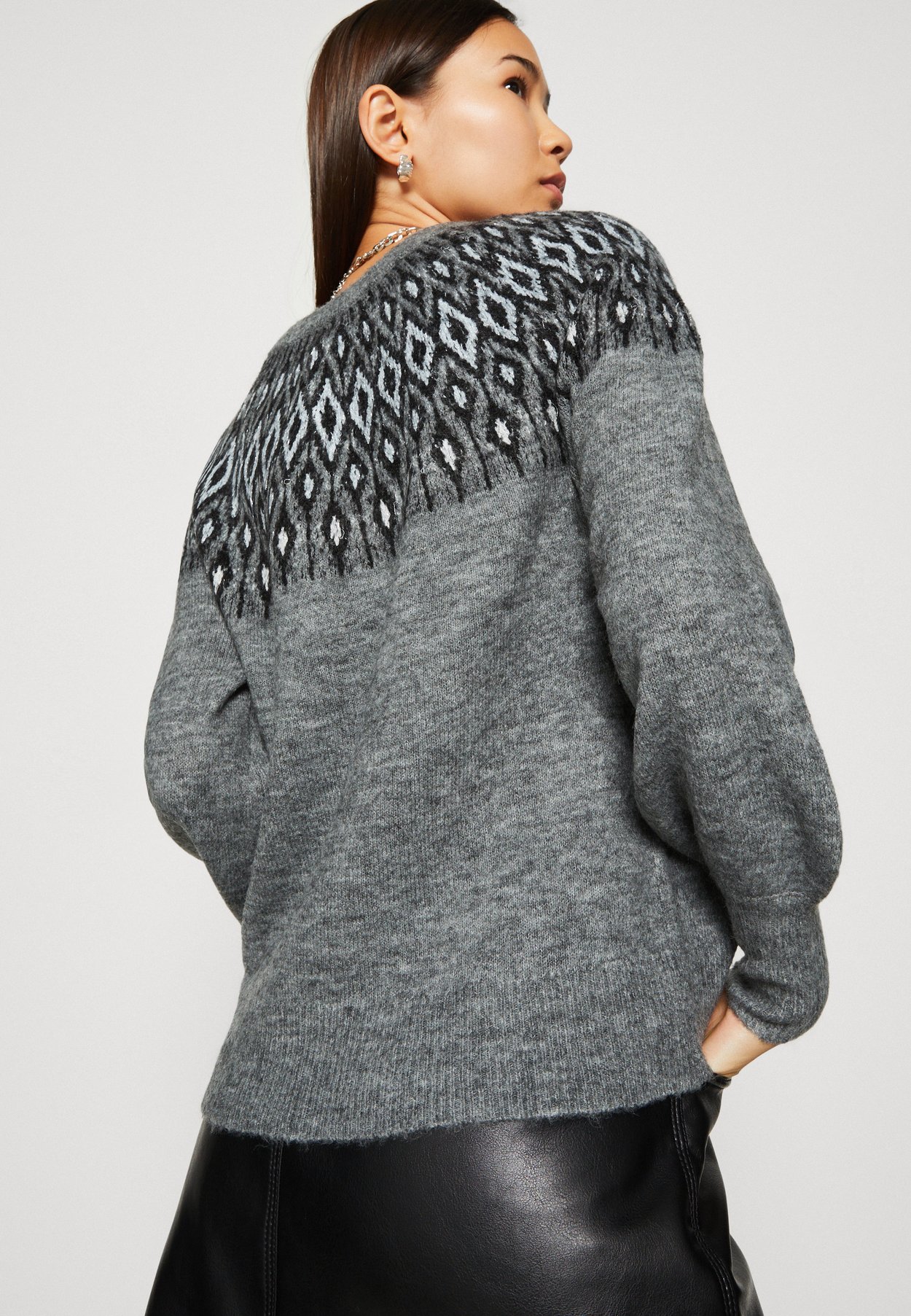ONLALINA O NECK