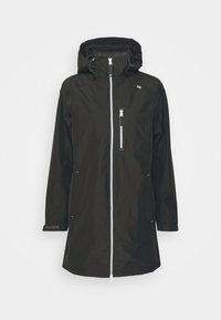Veste noire longue imperméable avec capuche, fermeture éclair frontale, poche poitrine, poignets réglables et logo Helly Hansen sur la poitrine et la manche.
