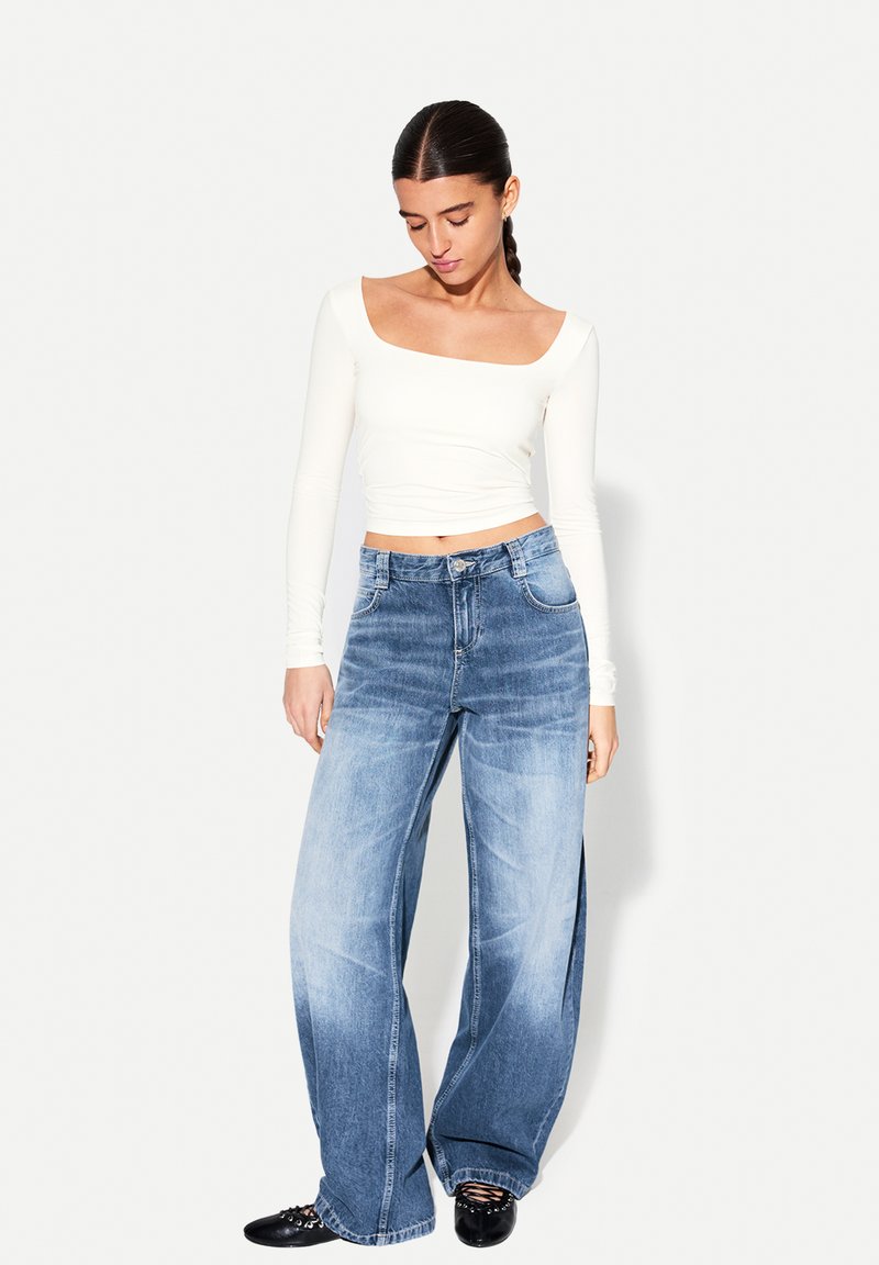 Bershka Longsleeve wit