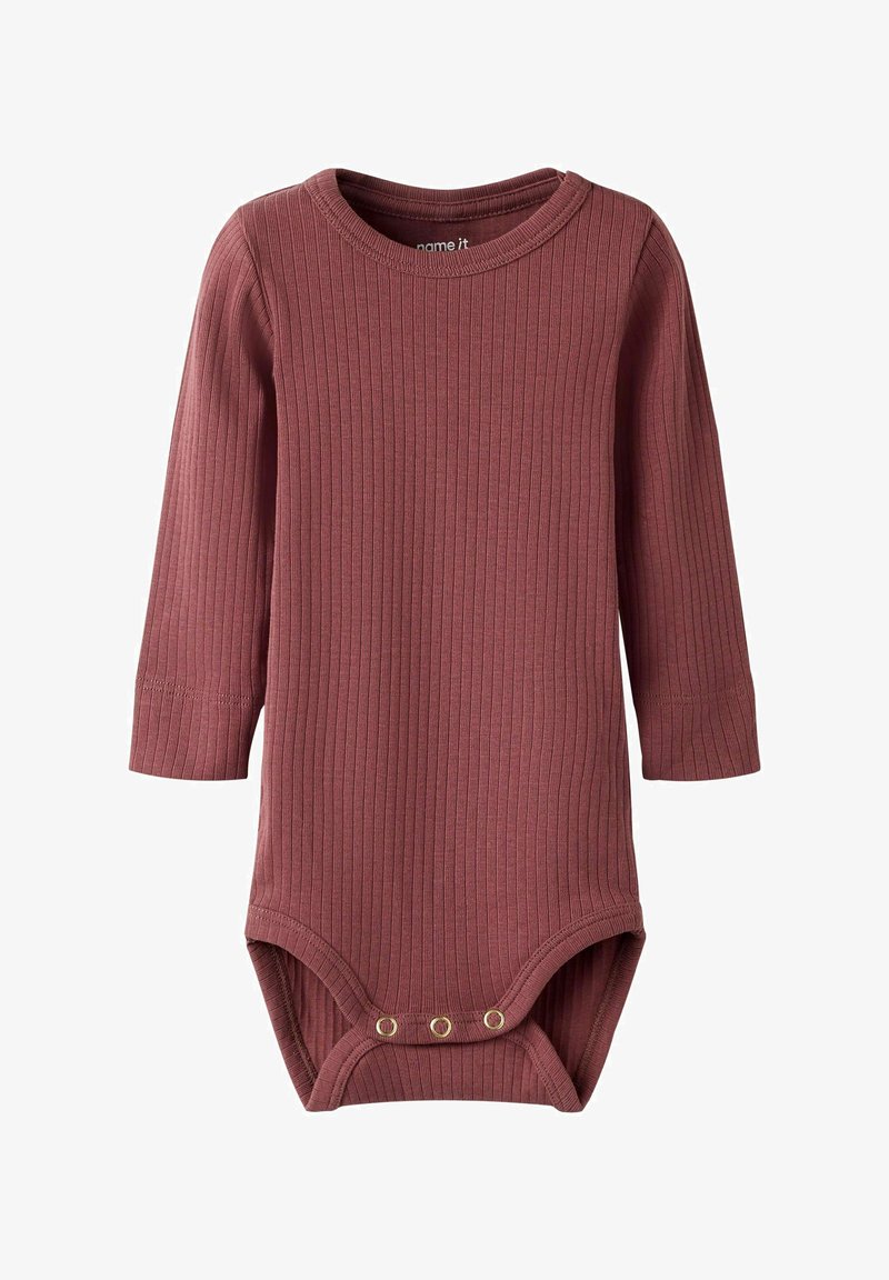 Bodysuit à manches longues à côtes en bordeaux discret, avec un col rond et une fermeture à pression à la base pour un habillage facile.