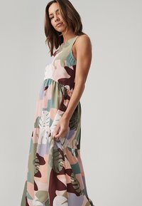 ST MRLO REMI TIERED - Dnevna haljina - natural geo print