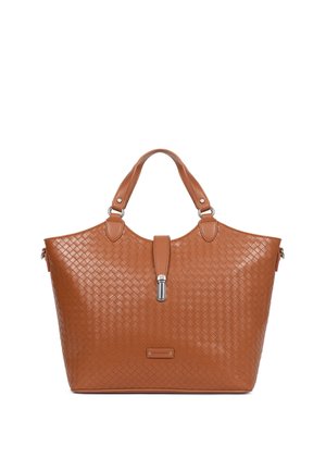 Bruine gevlochten leren shoppers tas met dubbele handvatten en een centrale riem met zilveren sluitingsdetail.