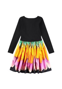 Czarna sukienka z długim rękawem, z kwiecistą spódnicą w żółte i różowe tulipany oraz marszczoną talią zakończoną czarnym wykończeniem.