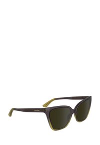 Ochelari de soare cu o ramă transparentă de culoare maro închis și accente de verde măslin. Formă tip cat-eye cu lentile întunecate. Conțin branding Calvin Klein.