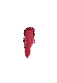 Échantillon de rouge à lèvres mat rouge profond avec un bord texturé et effiloché. Surface lisse avec une finition veloutée, présentée sur un fond blanc.