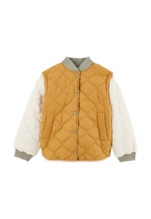 Veste bomber matelassée avec un corps moutarde et des manches blanches, dotée d'un col et de poignets côtelés. Deux poches latérales avec fermetures à pression.