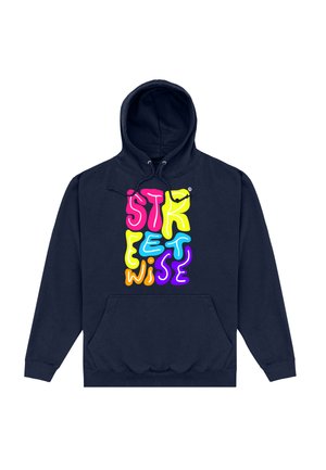 Marineblauer Hoodie mit Fronttasche und mehrfarbigem, stilisiertem Text "STREETWISE" auf der Brust.
