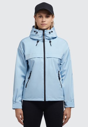 Veste bleu clair avec capuche, dotée d'une fermeture éclair et d'accents noirs, de deux poches avant et d'une texture lisse.