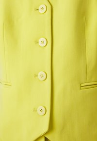 DKNY BUTTON WELT POCKET VEST - Liemenė - citrine