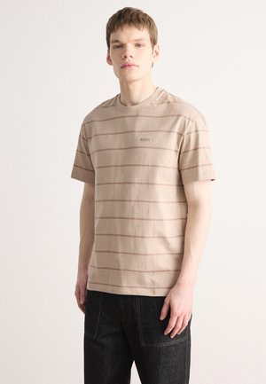 Calvin Klein COMFORT STRIPE - Print T-shirt - aluminium/fossil