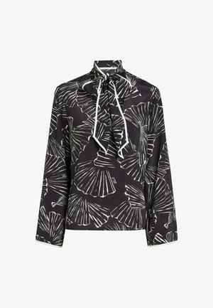 Fekete blúz fehér levélmintával, hosszú ujjakkal, magas gallérral és nyakkendős részlettel a nyakánál. Puha anyag, sima textúrával.