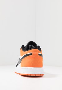 Jordan AIR JORDAN 1 - Joggesko - white/black/starfish
