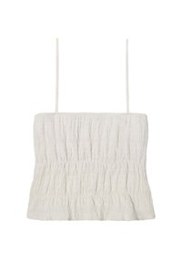 Top corto blanco con tirantes finos ajustables, que presenta una superficie texturizada y ligeramente arrugada, además de un diseño fruncido.