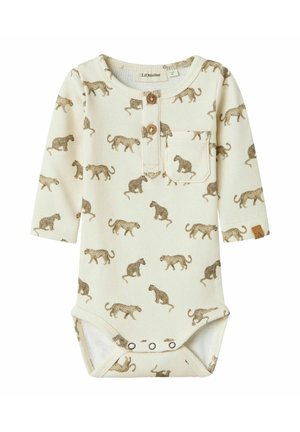 Langarm-Overall aus cremefarbenem Rippstoff mit braunem Leopardenmuster, Druckknöpfen am Boden und einer kleinen Brusttasche mit einem Holzknopf.