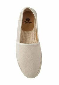 Beige espadrille met een zachte canvas bovenkant, elastische zijkanten en een geweven jute zool. Het interieur heeft een gevoerd interieur voor comfort.