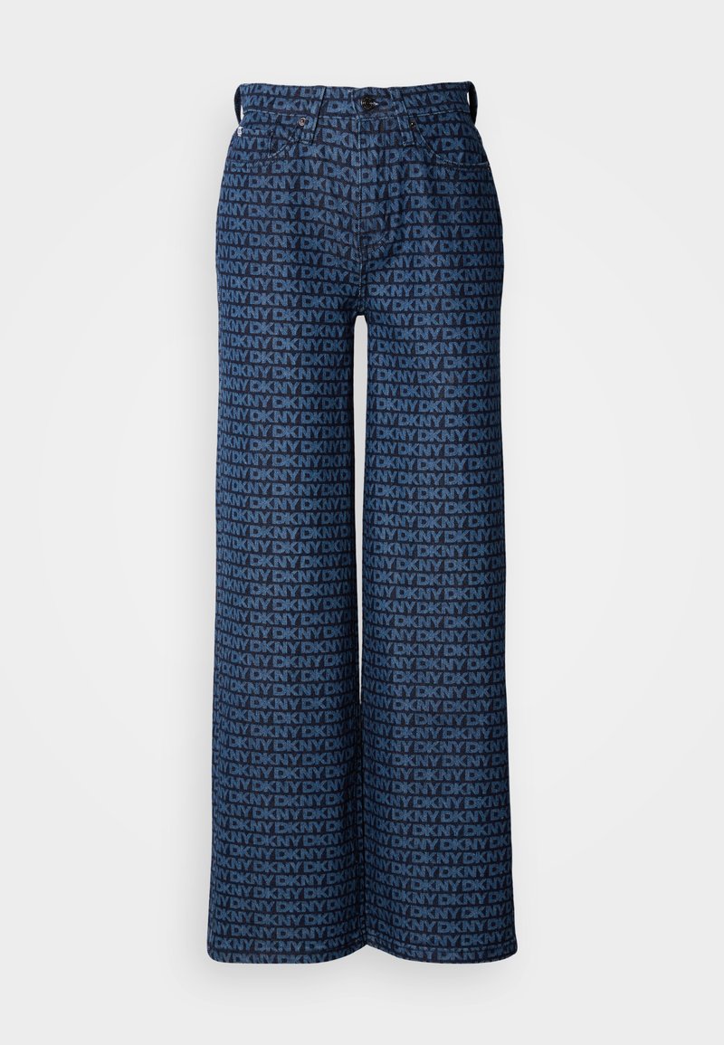 Pantalones de mezclilla de pierna ancha con un patrón repetido de logotipos de DKNY en azul marino y azul claro, con bolsillos frontales y cierre de botón.