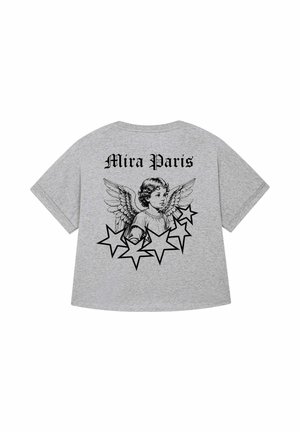 T-shirt grigio a maniche corte con un grafico di un angelo nero con ali e cinque stelle nere, accompagnato dalla scritta "Mira Paris" in caratteri bold.