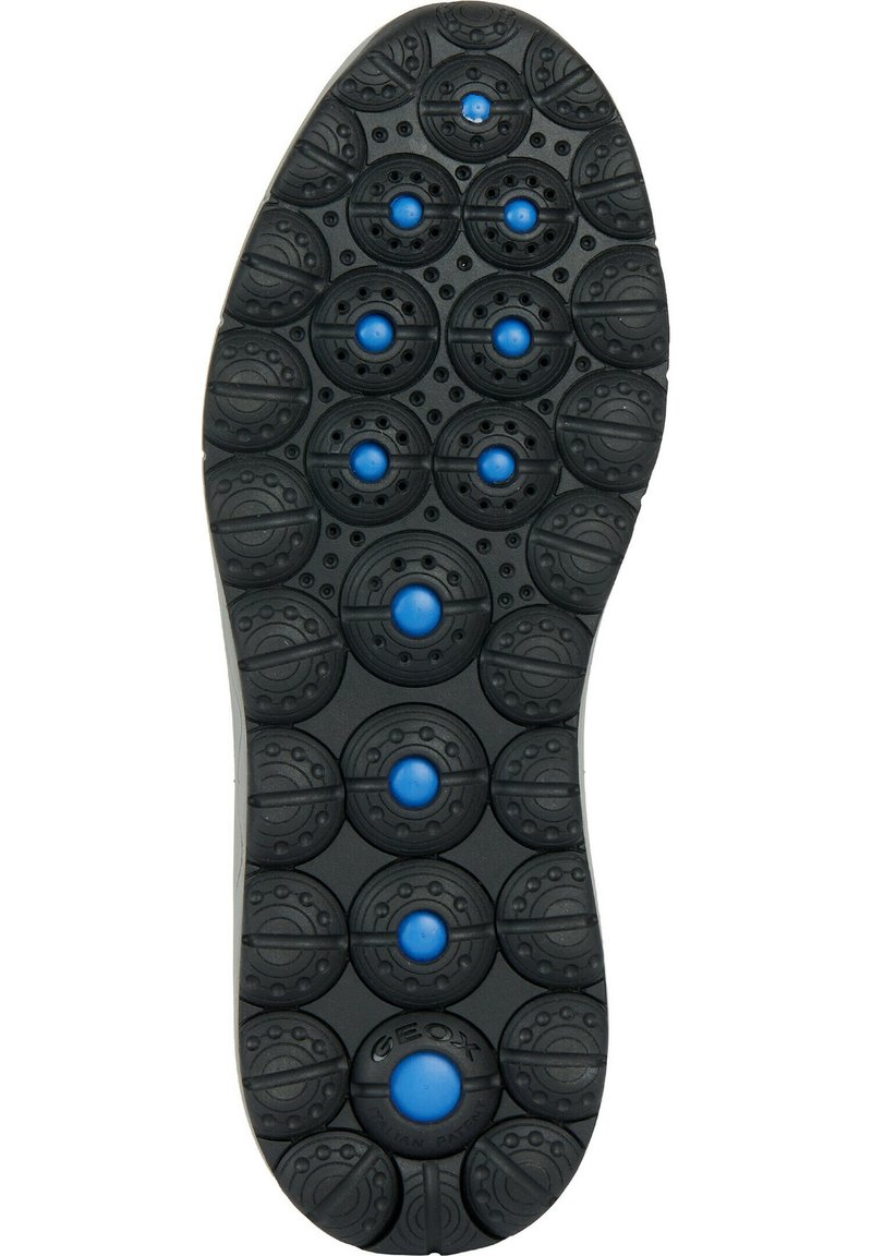 Sola di scarpa nera con molteplici battistrada circolari aventi punte di blu sollevate e scanalature testurizzate per la trazione.