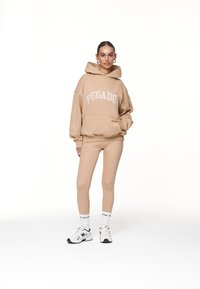 Pegador WAYRUNA OVERSIZED HOODIE - Felpa - washed safari sand
