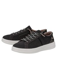 Schwarze Canvas-Sneakers mit strukturierten Details, weißen Gummisohlen, silbernen Schnürsenkeln und subtilen pinken Akzenten. Verfügt über ein niedriges Profil.