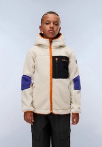 Casaco de lã creme com fecho e detalhes laranja. Apresenta um bolso com fecho preto e cotoveleiras roxas. Design com capuz, superfície texturizada.