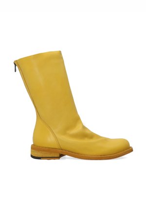 - Ankle boot