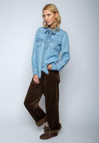 Emily van den Bergh Hemdbluse - light denim