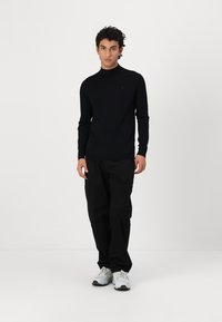 KARL LAGERFELD TURTLE NECK - Džemperis - black