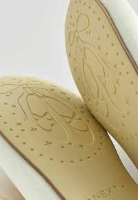 Next BOW MARY JANE WIDE FIT G - Scarpe primi passi - ivory