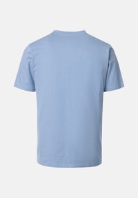 T-shirt en coton bleu clair, manches courtes, col rond, texture lisse, design simple sans motifs ni embellissements.