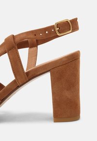 Cosmoparis Sandali - cognac