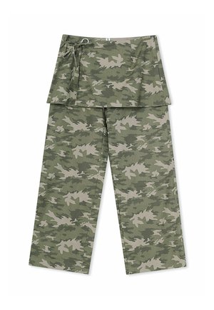 Rohelise ja beežika kamuflaažiga laia säärega püksid, millel on sobiv seelikukate ja külgedel lipsukujuline detail vöökoha juures.