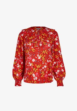 Blusa roja de manga larga con estampado floral en amarillo, blanco y rosa, cuello con volantes y puños fruncidos.