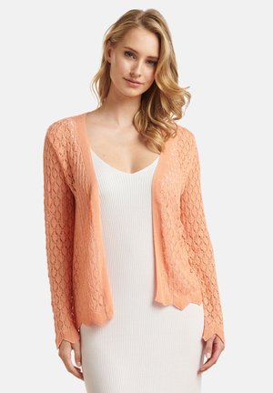 Perzikkleurige kanten cardigan met open voorkant, lange mouwen en golvende zoom, met een gestructureerd patroon en lichtgewicht gebreid materiaal.