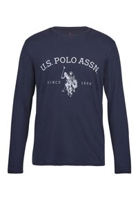 Marineblauw langemouw t-shirt gemaakt van stof met een zachte textuur, met een witte afbeelding van een polo speler met daarboven "U.S. POLO ASSN."